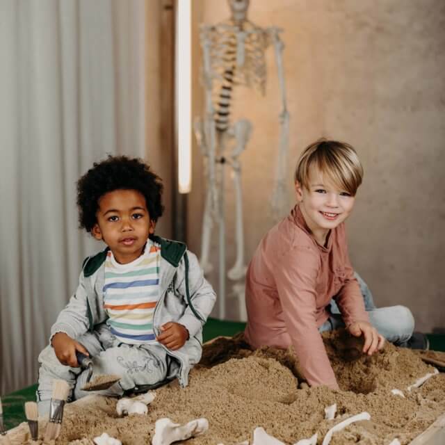 hallein-duerrnberg-erleben-sehenswuerdigkeiten-keltenmuseum-kinder-ausgrabung ©Keltenmuseum Hallein