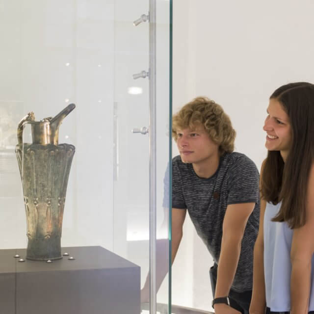 hallein-duerrnberg-erleben-sehenswuerdigkeiten-keltenmuseum-schnabelkanne ©Keltenmuseum Hallein