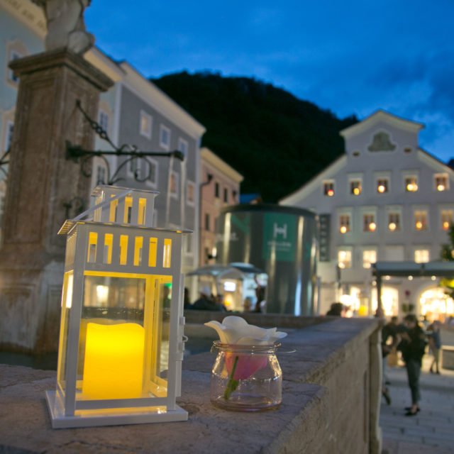Kornsteinplatz Hallein Abendstimmung Moonlightshopping