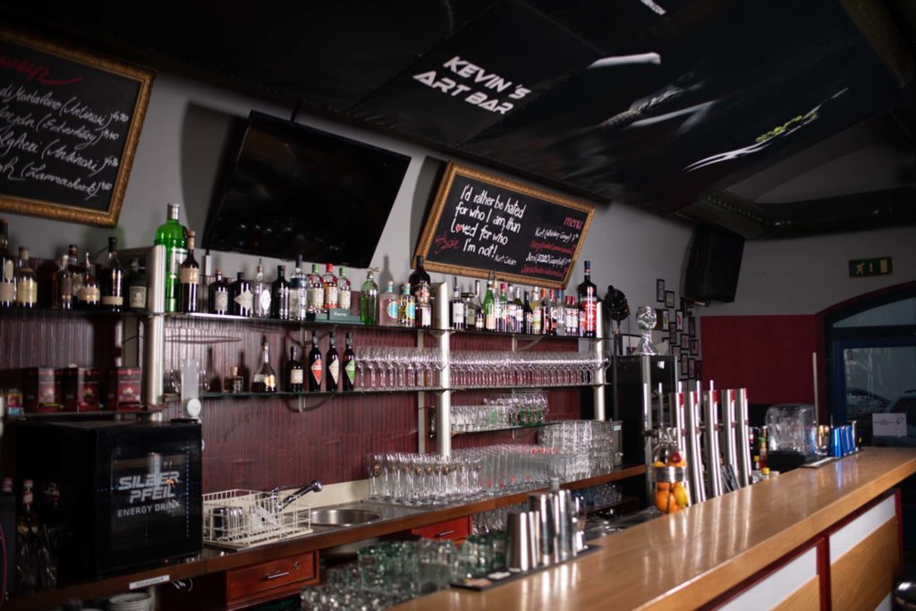 tvb-hallein-duerrnberg-erleben-kevins-art-bar-innen
