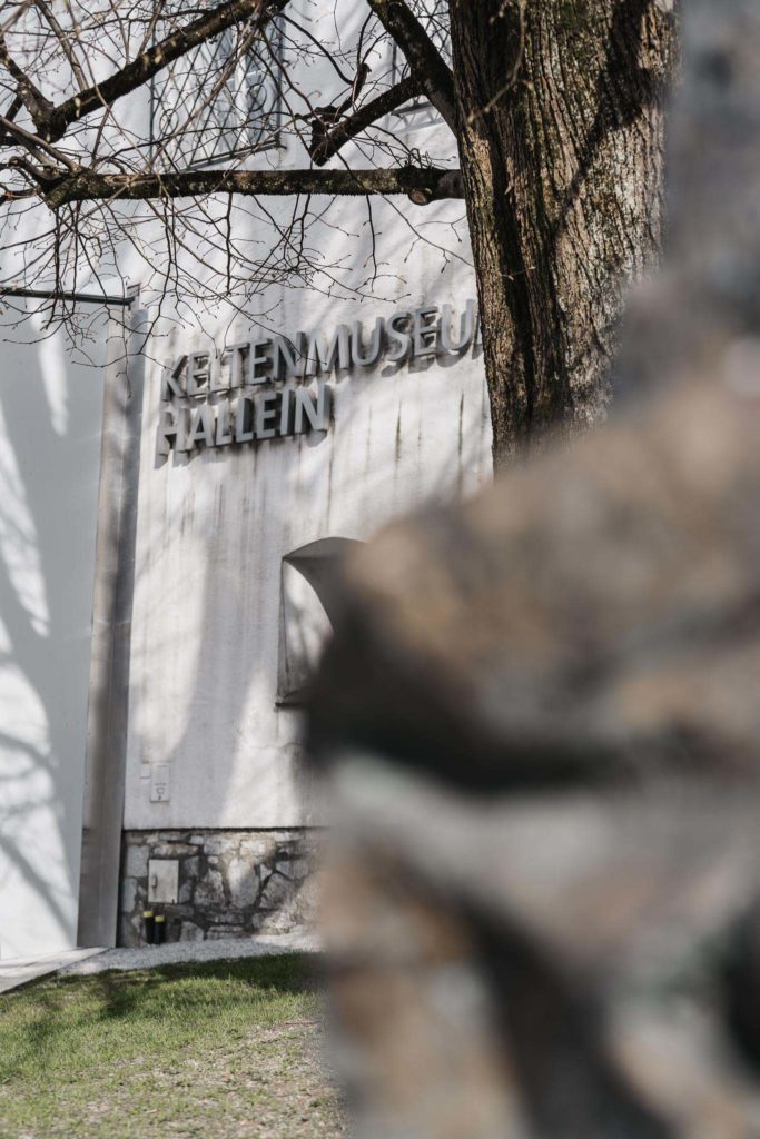 tvb-hallein-duerrnberg-erleben-sehenswuerdigkeiten-keltenmuseum-aussen-hoch