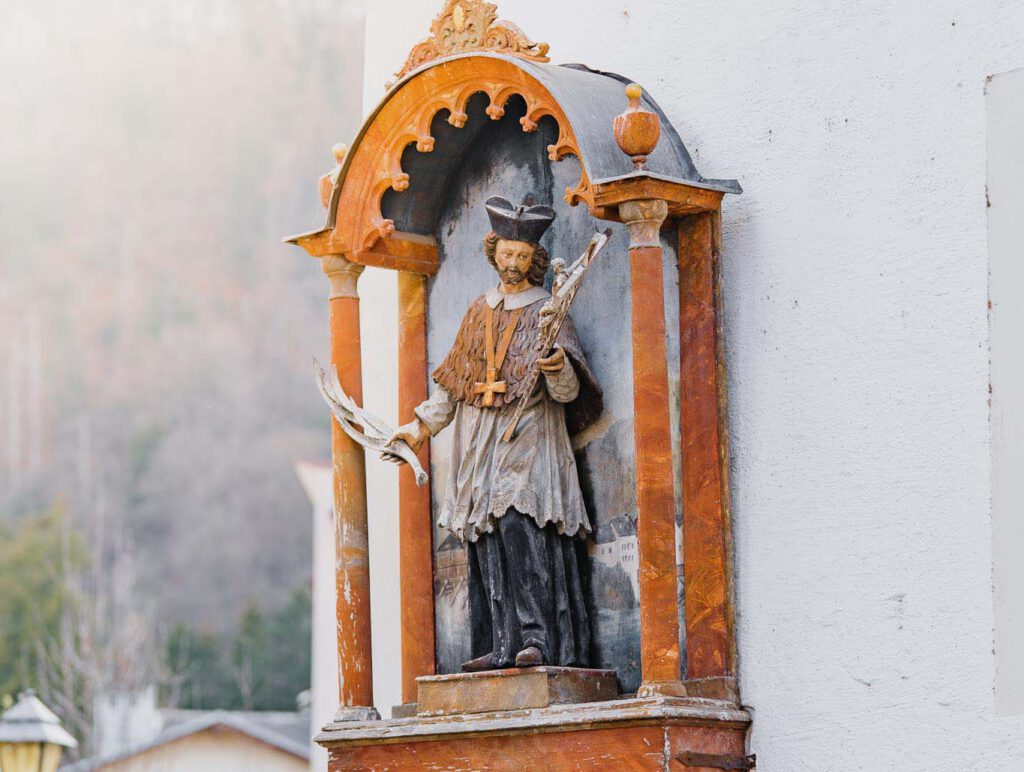 tvb-hallein-duerrnberg-erleben-sehenswuerdigkeiten-nepomukstatue-hoch