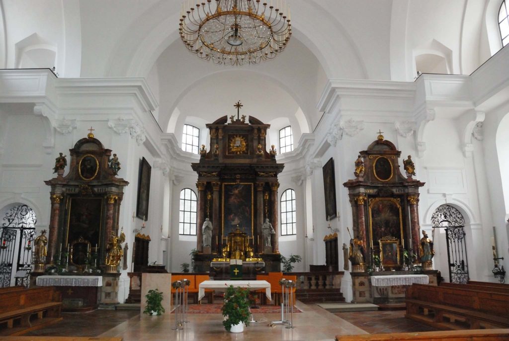 tvb-hallein-duerrnberg-erleben-sehenswuerdigkeiten-stadtpfarrkirche-altar-innen