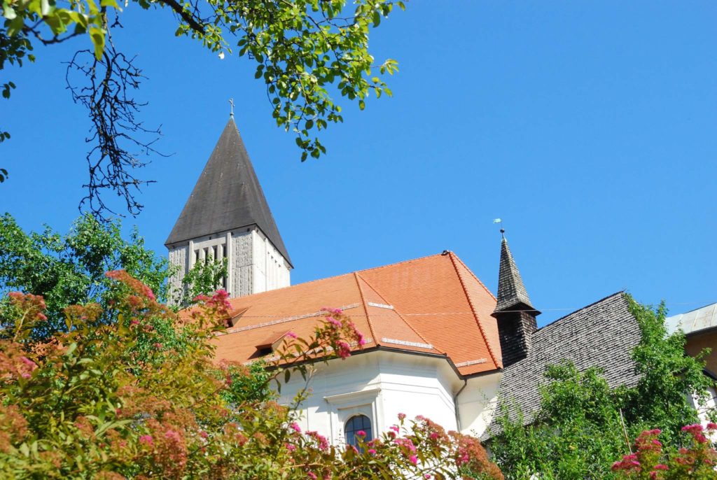 tvb-hallein-duerrnberg-erleben-sehenswuerdigkeiten-stadtpfarrkirche-aussen-quer