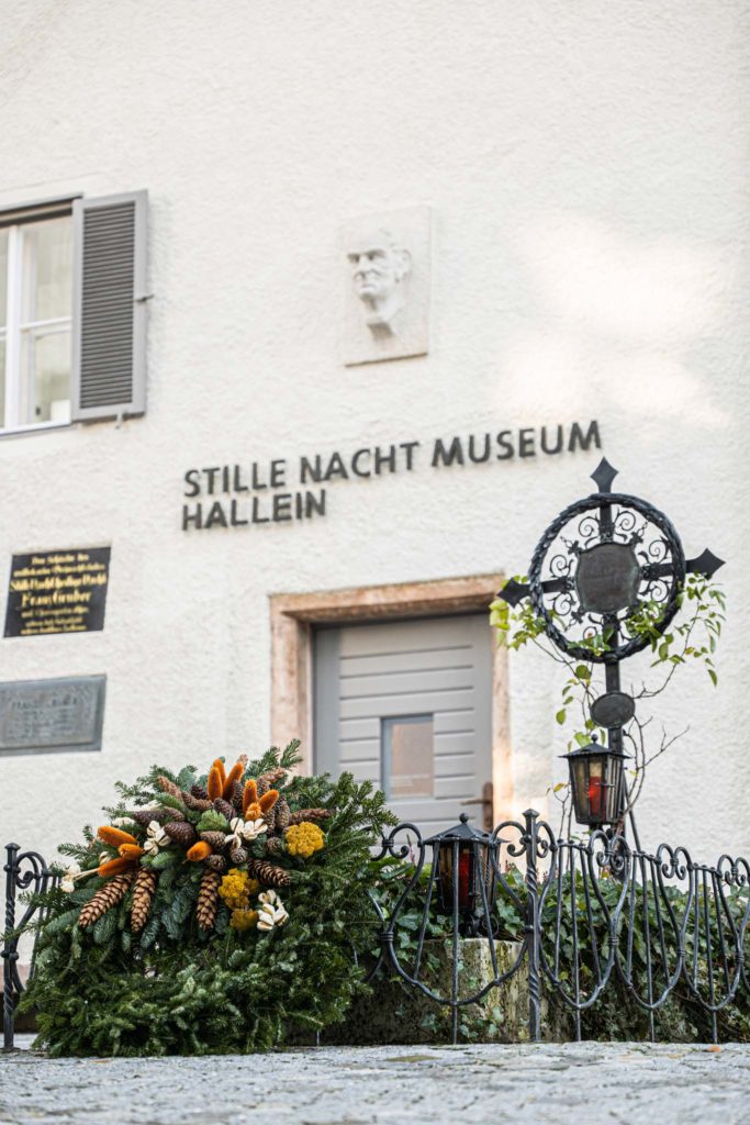 tvb-hallein-duerrnberg-erleben-sehenswuerdigkeiten-stille-nacht-museum-aussen-hoch