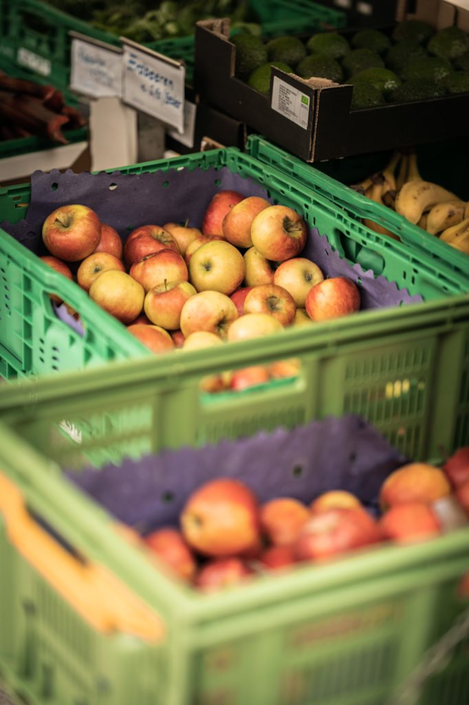 tvb-hallein-duerrnberg-erleben-shopping-biomarkt-aepfel