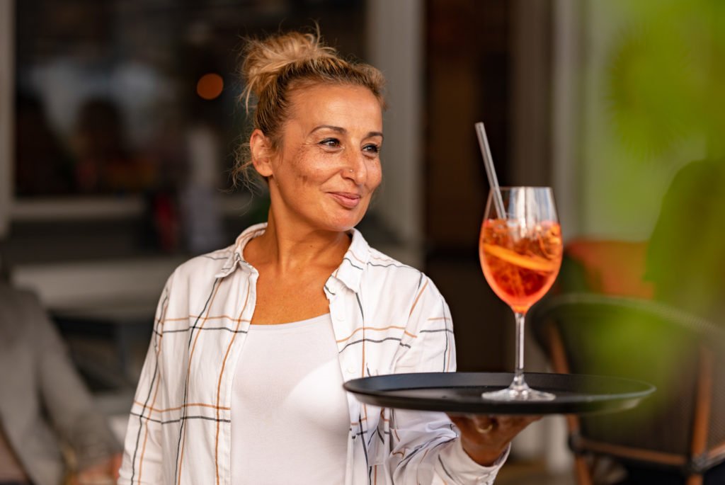 tvb-hallein-duerrnberg-erleben-shopping-cafe-sole-aperol-spritz-sevieren