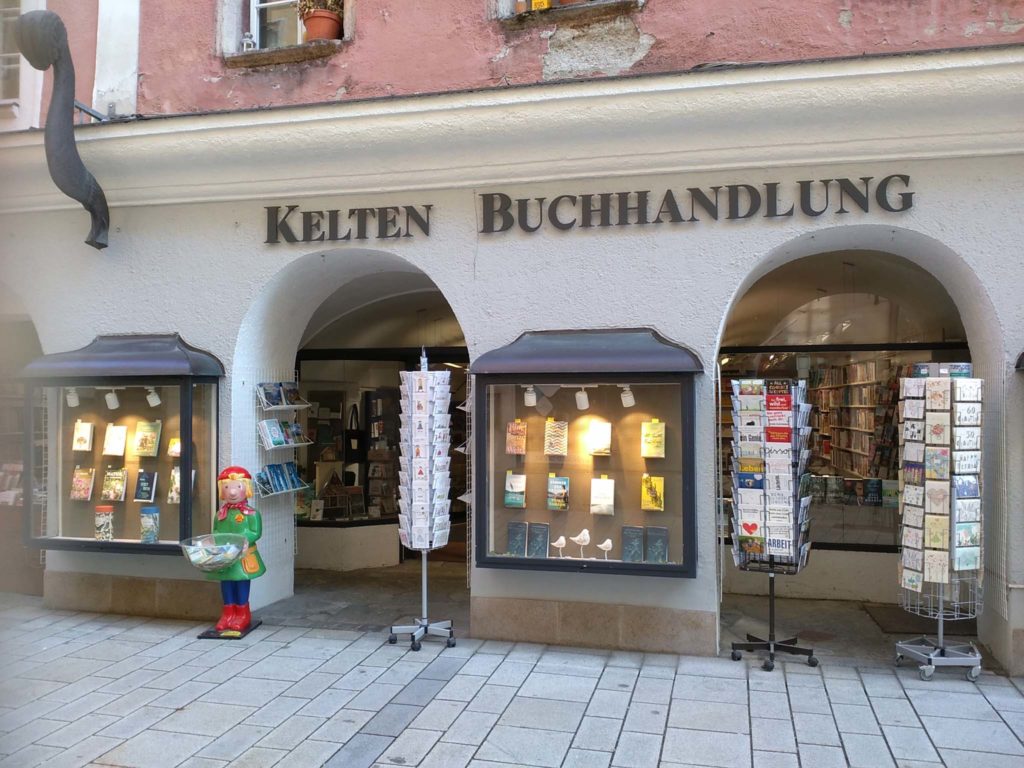 tvb-hallein-duerrnberg-erleben-shopping-keltenbuchhandlung-aussen