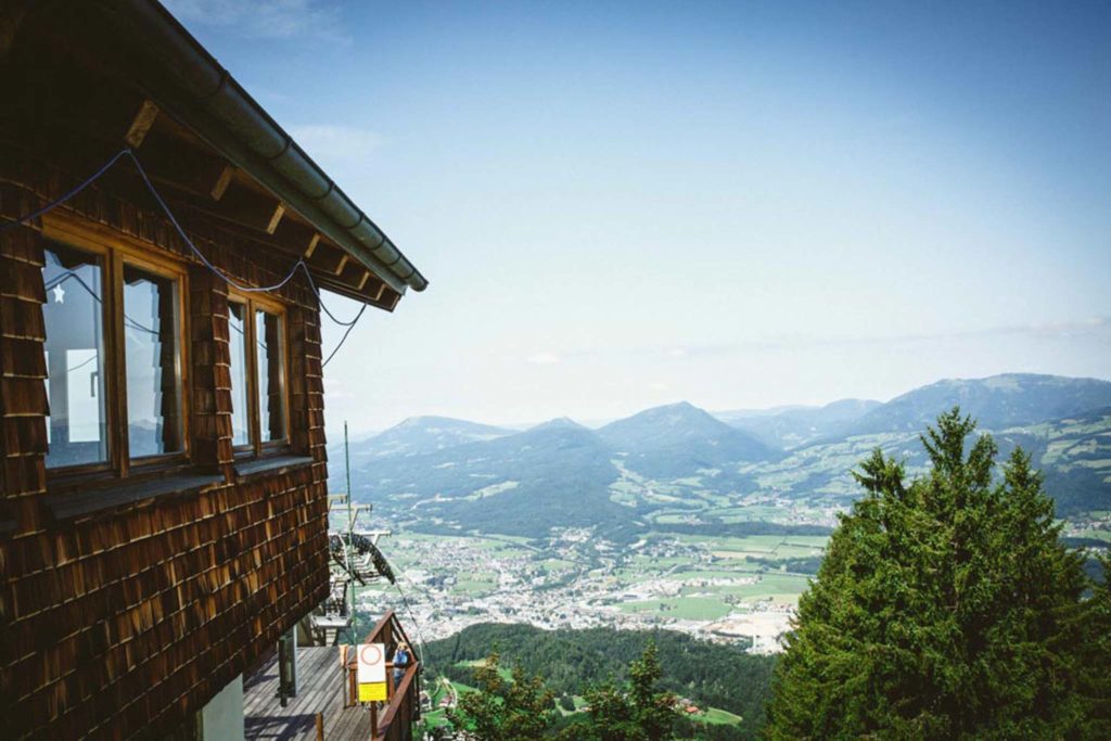 tvb-hallein-duerrnberg-genießen-bergrestaurant-zinkenstüberl-ausblick