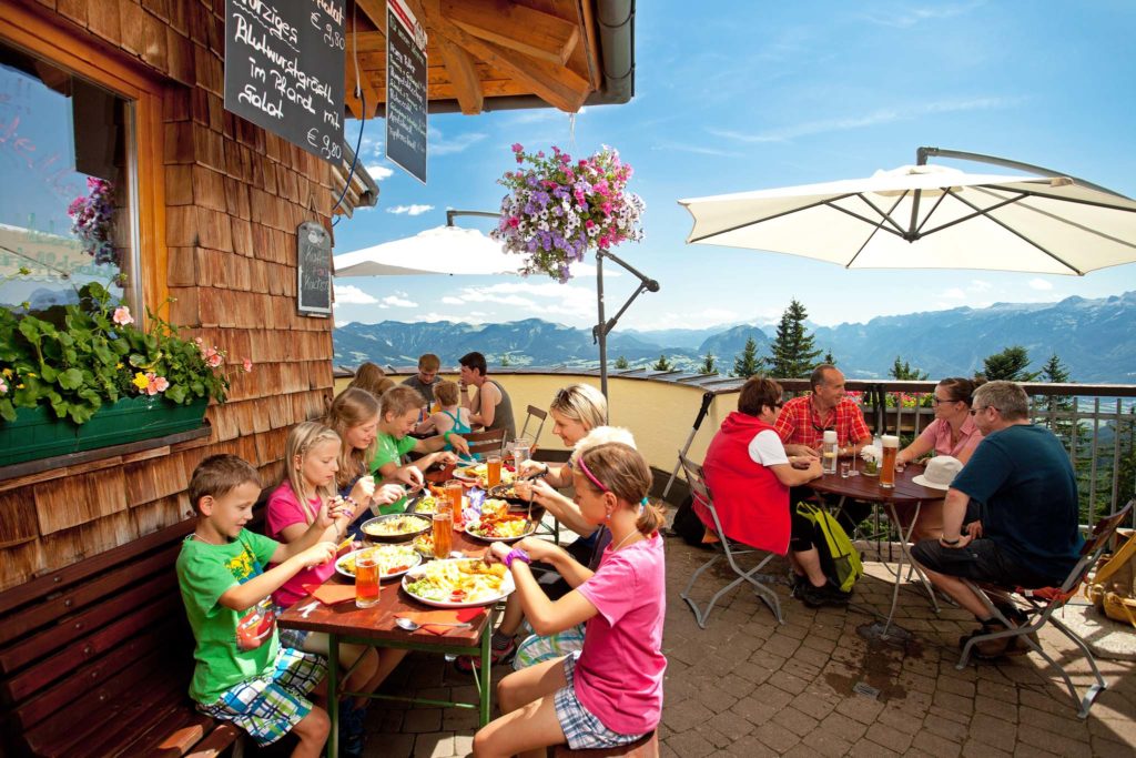 tvb-hallein-duerrnberg-genießen-bergrestaurant-zinkenstüberl-gastgarten
