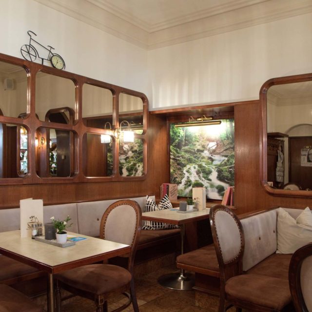 tvb-hallein-duerrnberg-genießen-cafe-mikl-geschaeftslokal-innenraum