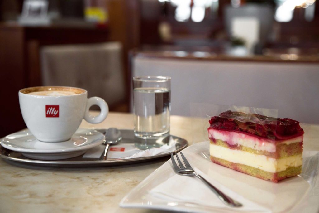 tvb-hallein-duerrnberg-genießen-cafe-mikl-kaffee-und-kuchen