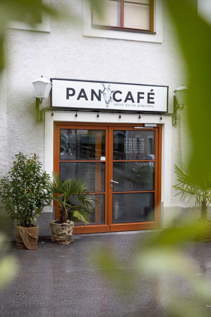 tvb-hallein-duerrnberg-genießen-cafe-pan-cafe-geschaeftslokal-aussenansicht