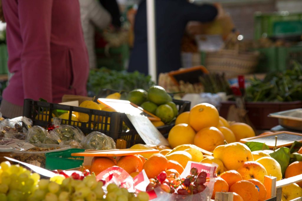 tvb-hallein-duerrnberg-genießen-halleiner-gruenmarkt-obststand