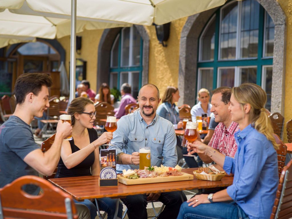 tvb-hallein-duerrnberg-genießen-restaurant-kaltenhausen-terrasse-vorne