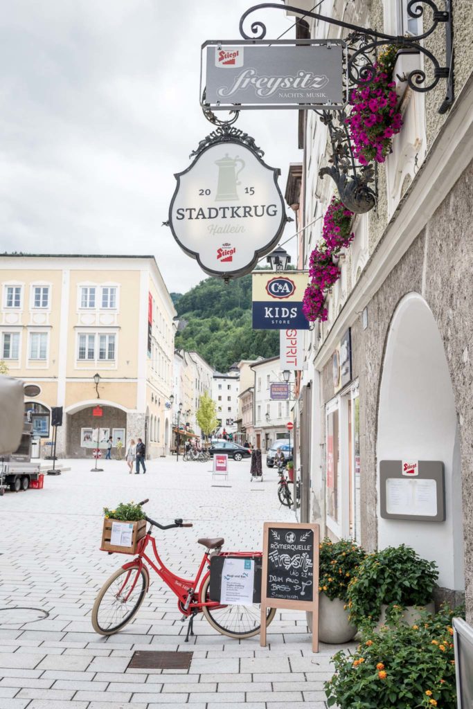 tvb-hallein-duerrnberg-genießen-stadtkrug-hallein-eingangsbereich-altstadt