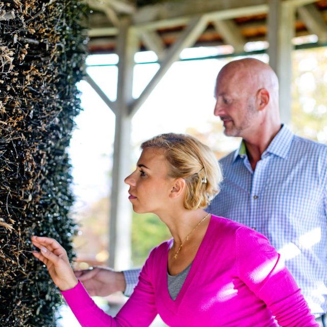 tvb-hallein-duerrnberg-gesundheit-gradierwerk-inne-paar