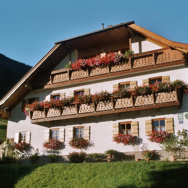 tvb-hallein-duerrnberg-unterkunft-sulzauhof-frontansicht