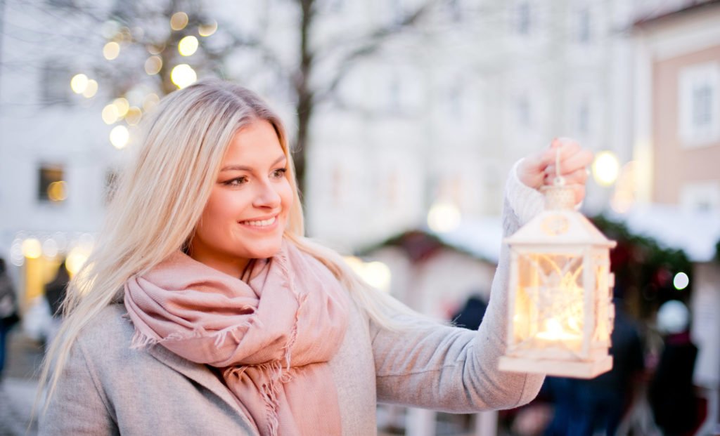 tvb-hallein-dürrnberg-erleben-advent-bayrhamerplatz-adventmarkt-laterne