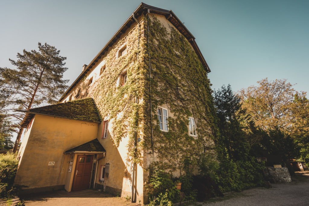 tvb-hallein-duerrnberg-erleben-sehenswuerdigkeiten-schloss-altdorf-aussenansicht