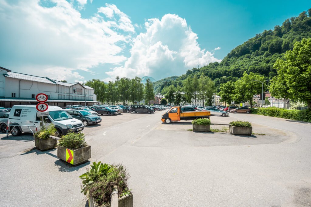 tvb-hallein-duerrnberg-parken-parkplatz-pernerinsel-von-oben