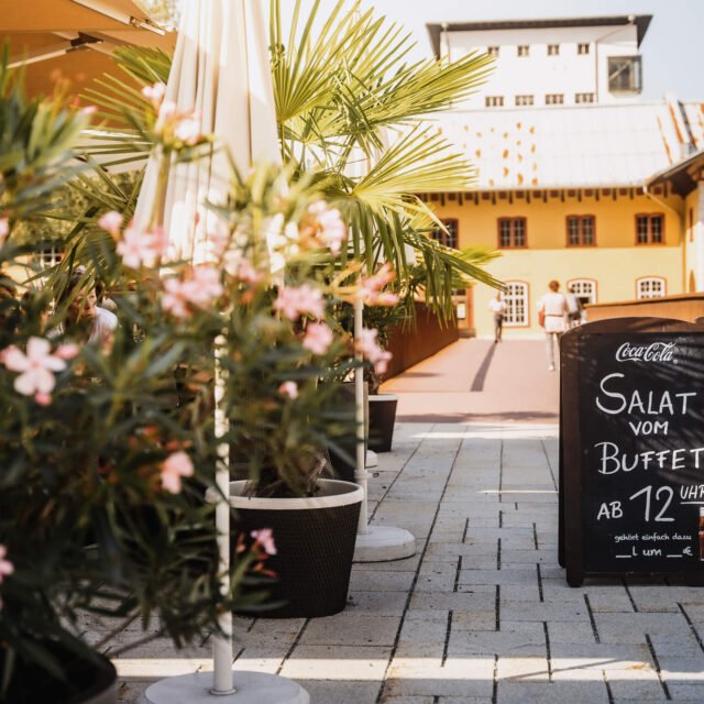 tvb-hallein-duerrnberg-hallein-steht-auf-cafe-am-steg-tafel