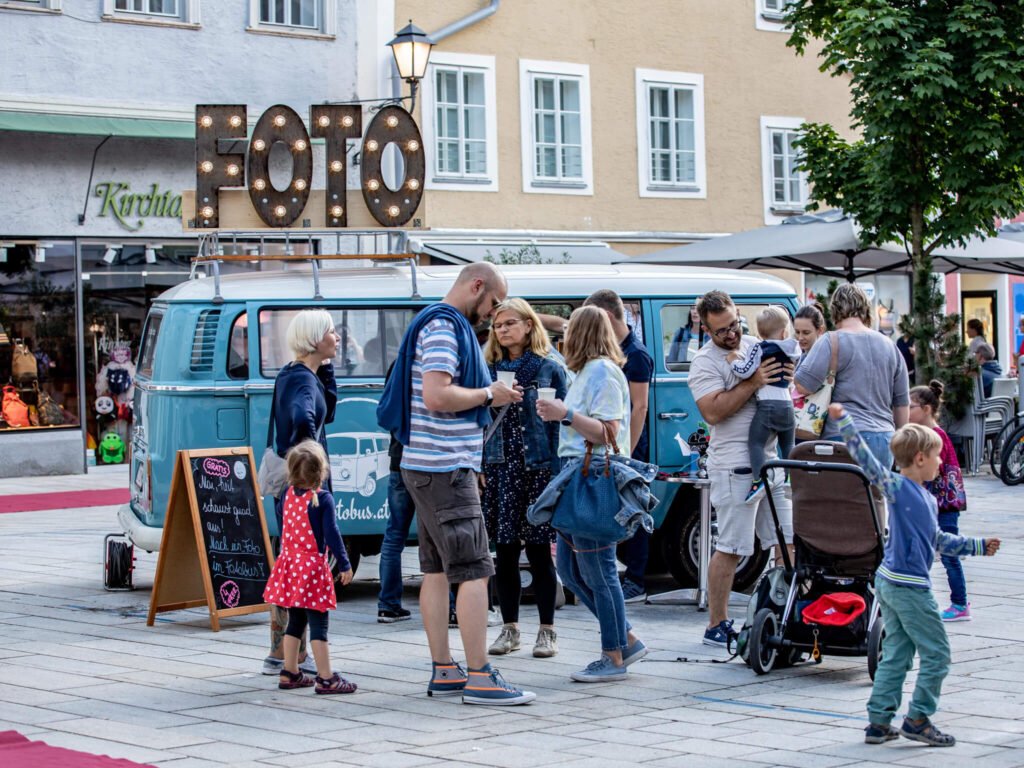 tvb-hallein-duerrnberg-veranstaltungen-moonlight-shopping-2021-fotobus