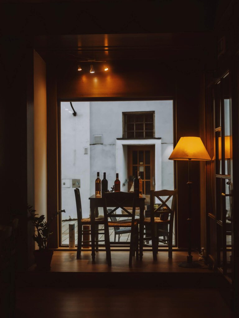 tvb-hallein-duerrnberg-geniessen-ta-leme-tisch-am-fenster