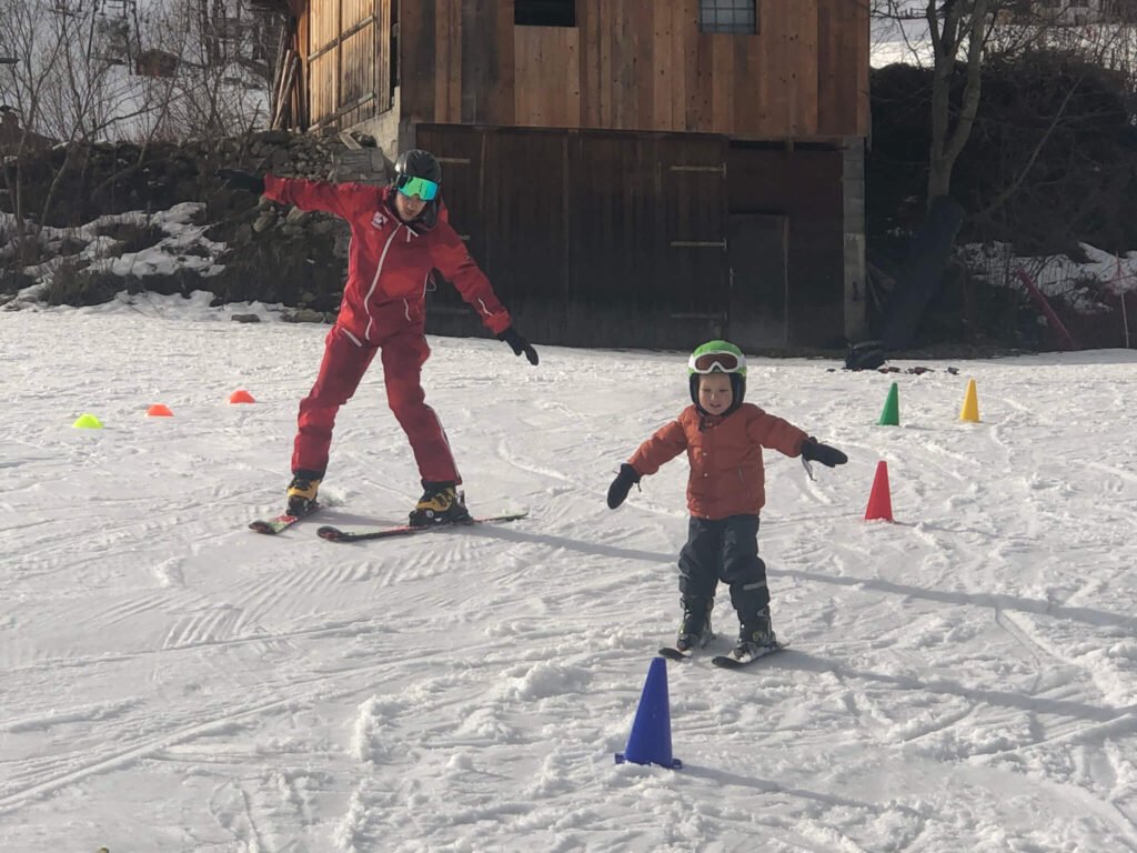 tvb-hallein-duerrnberg-skischule-kind-bogerl