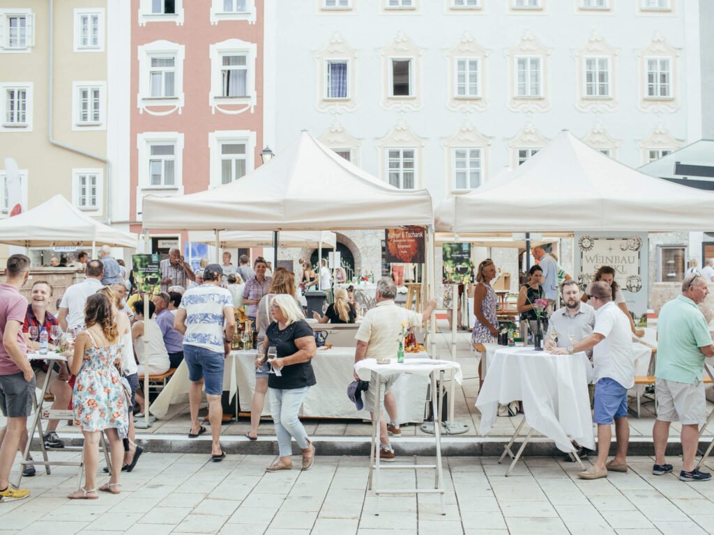 tvb-hallein-duerrnberg-veranstaltungen-weinmarkt-kornsteinplatz