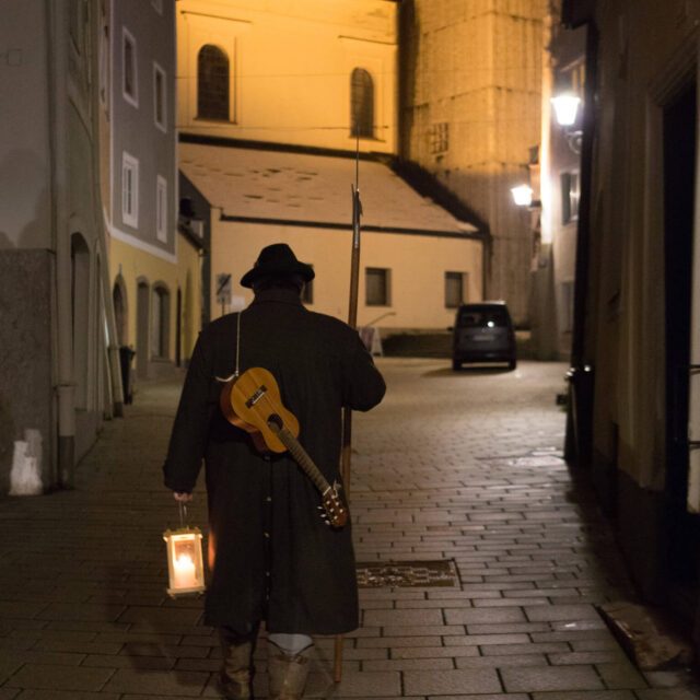 tvb-hallein-duerrnberg-aktivprogramm-nacht-und-waechter-hinten ©TVB-Hallein