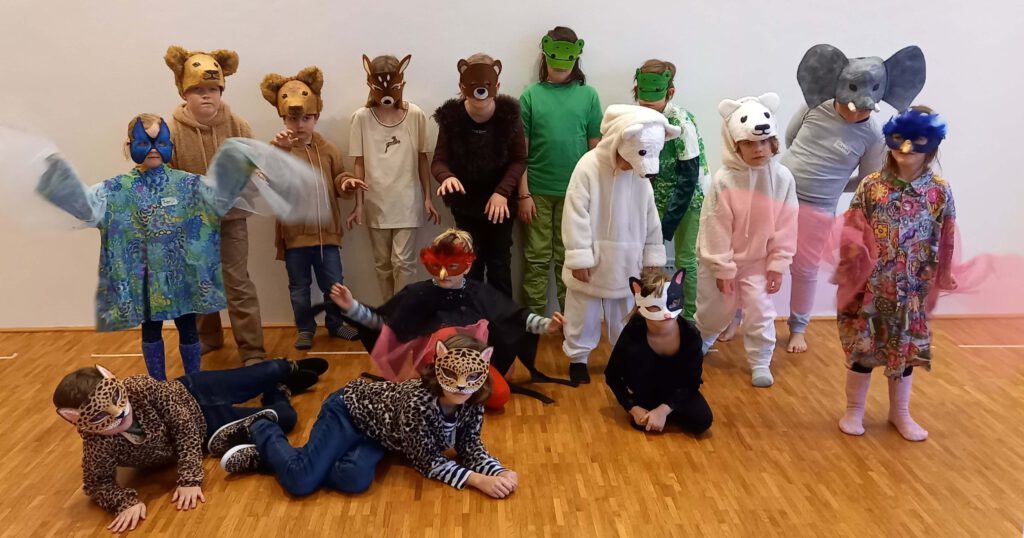 tvb-hallein-duerrnberg-veranstaltungen-konferenz-der-tiere-kinder-gruppenfoto