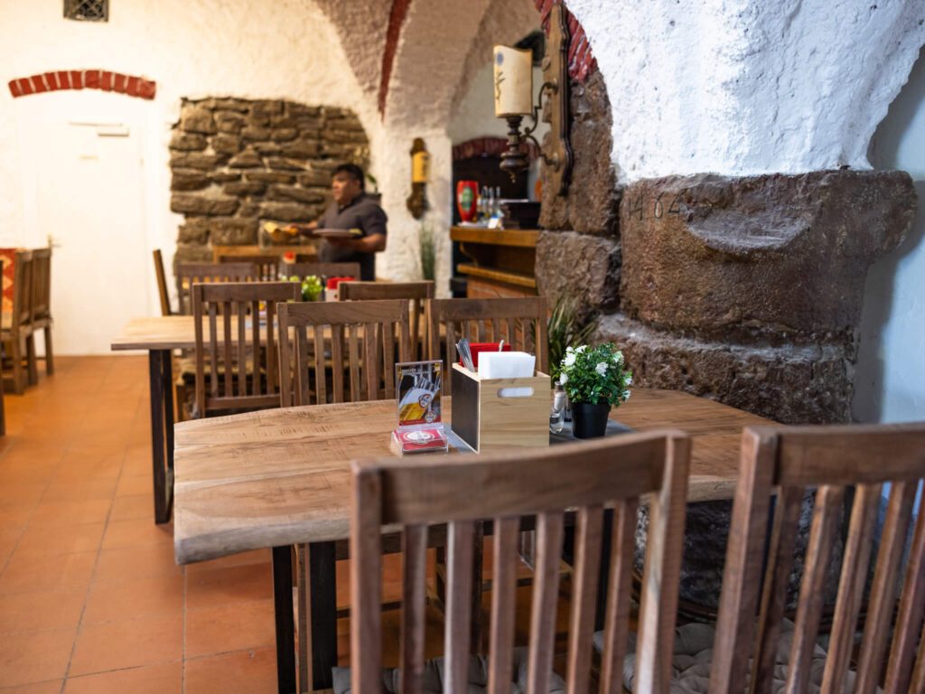 tvb-hallein-duerrnberg-geniessen-la-grotta-tisch