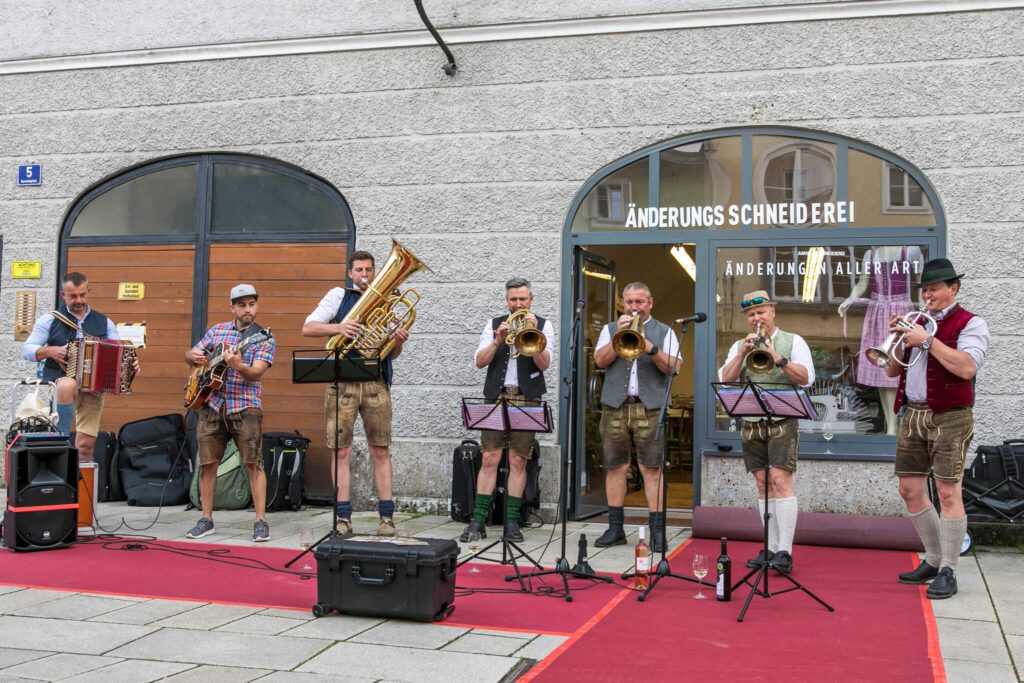 tvb-hallein-duerrnberg-veranstaltungen-weinmarkt-flachgau-blech