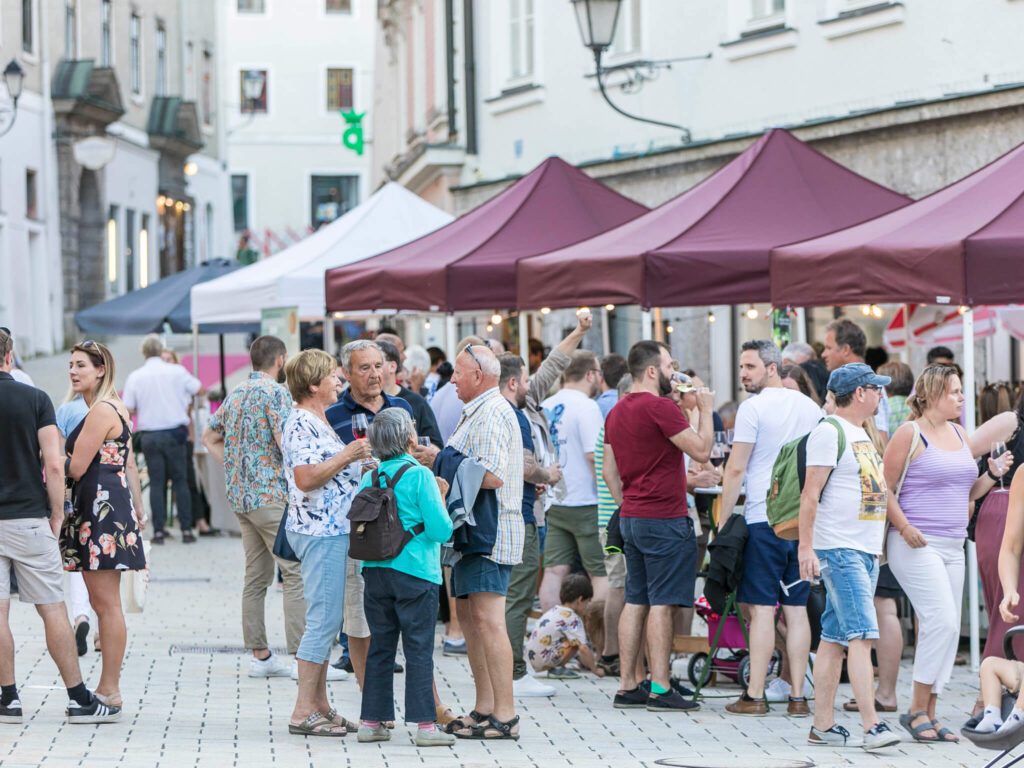 tvb-hallein-duerrnberg-veranstaltungen-weinmarkt-oberer-markt