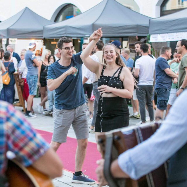 tvb-hallein-duerrnberg-veranstaltungen-weinmarkt-tanz