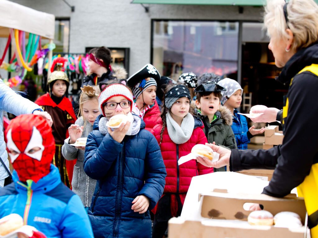 tvb-hallein-duerrnberg-veranstaltung-fasching-krapfen