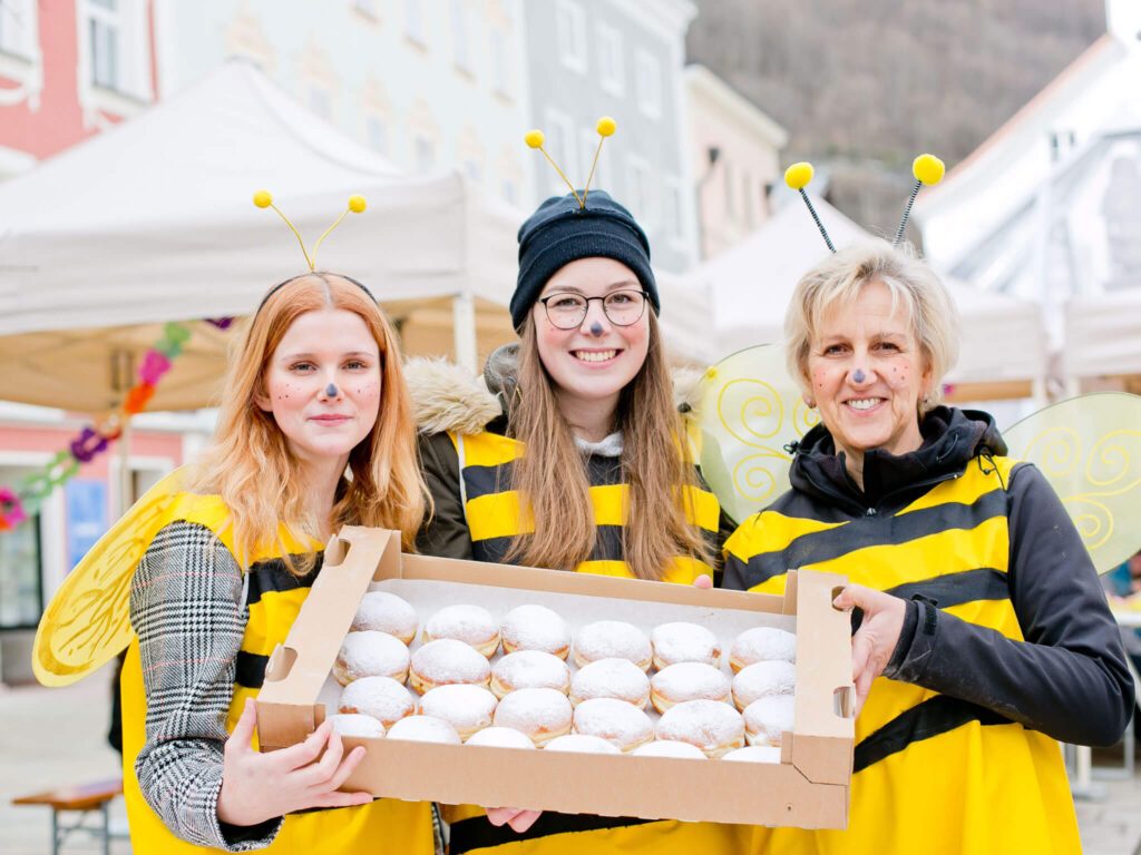 tvb-hallein-duerrnberg-veranstaltungen-fasching-bienen-krapfen