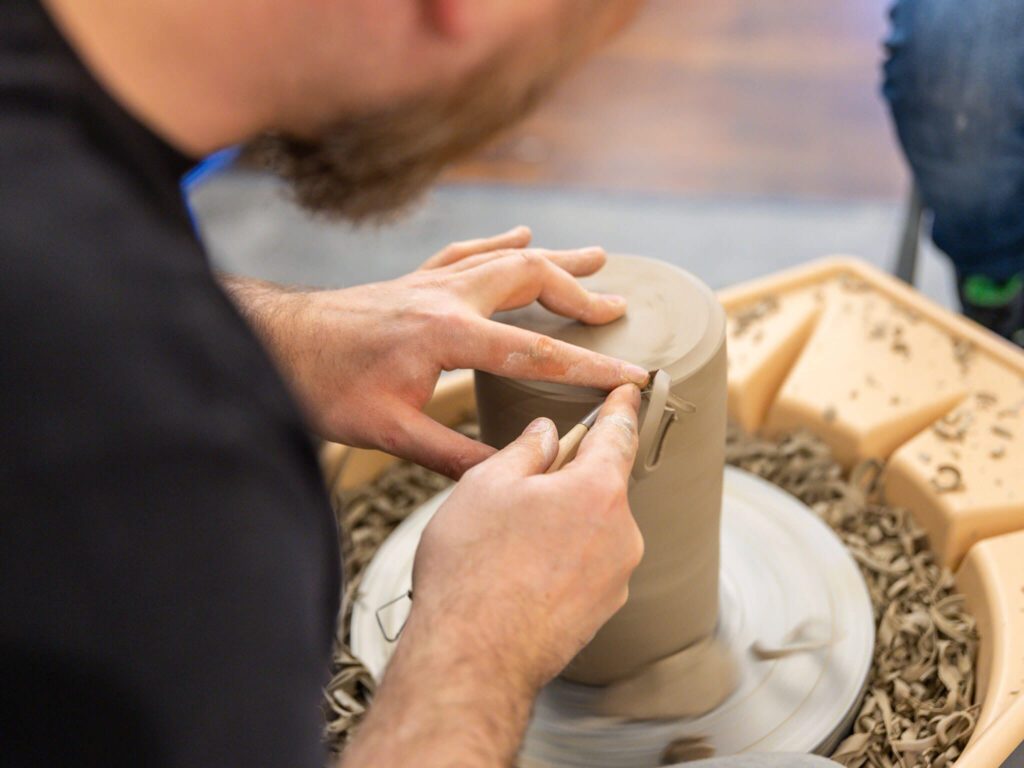 tvb-hallein-duerrnberg-shopping-pando-ceramics-toepferscheibe-detail