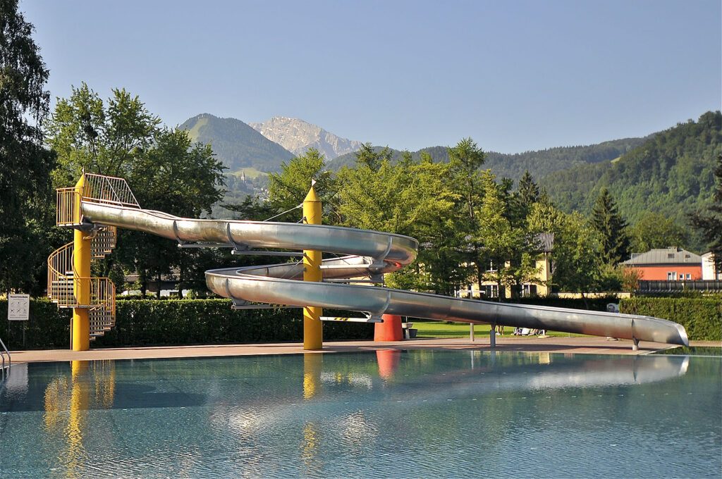Rutsche im Freibad Hallein